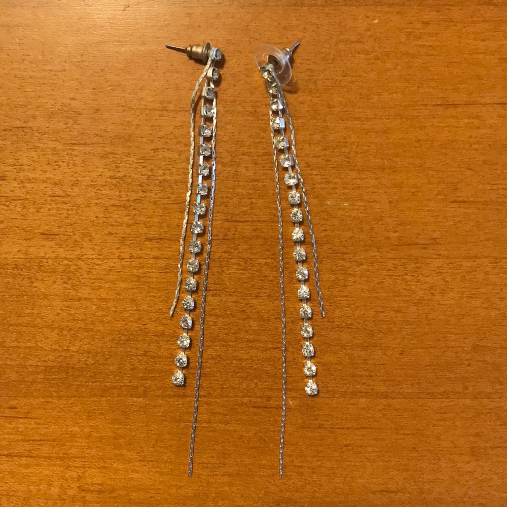 Dangling diamond earrings